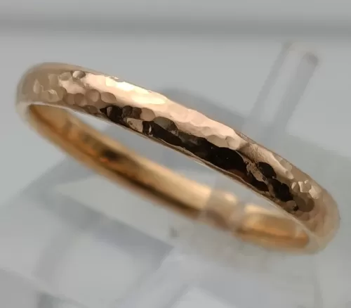 22ct Gold Ring - Planished. Size J